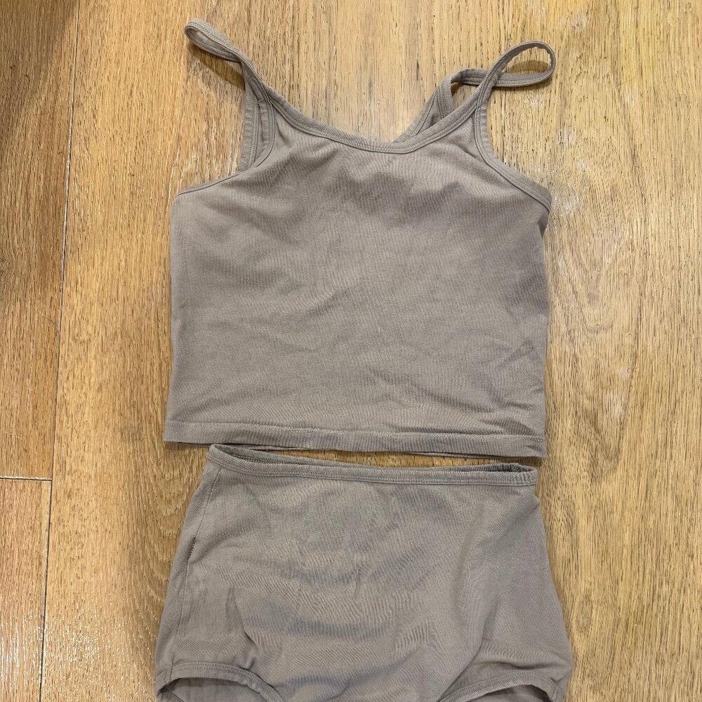 ARQ Set in Taupe